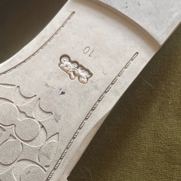 Butter yellow Coach slide Sandal With Tea Rose - Picture 7 of 11